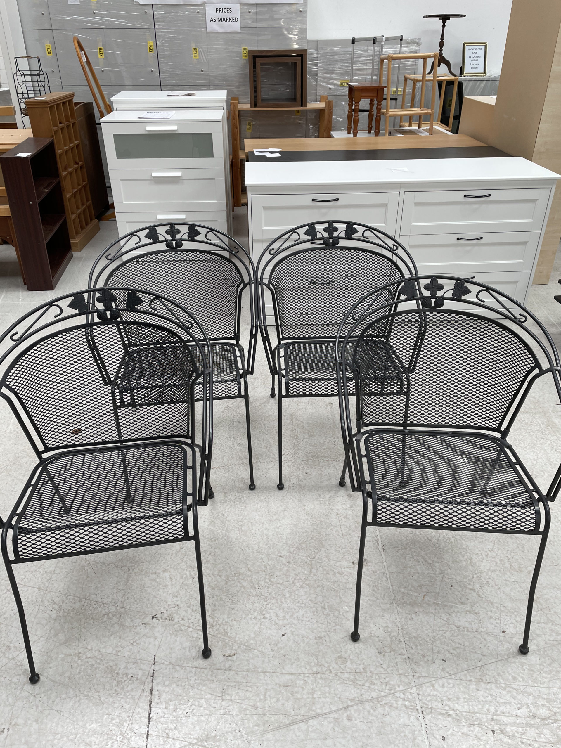 GARDEN TABLE & 4 HENLEY ROUND BACK CHAIRS KETTLER USED DONATED