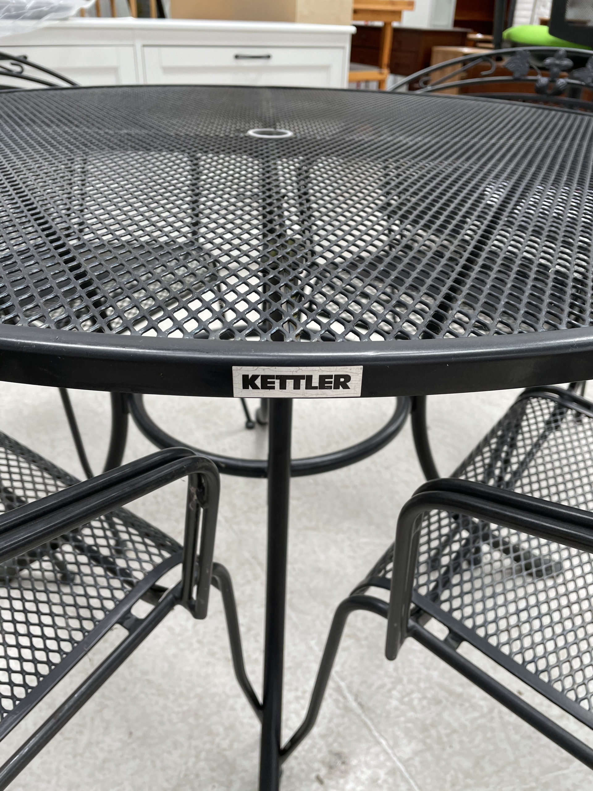 GARDEN TABLE & 4 HENLEY ROUND BACK CHAIRS KETTLER USED DONATED