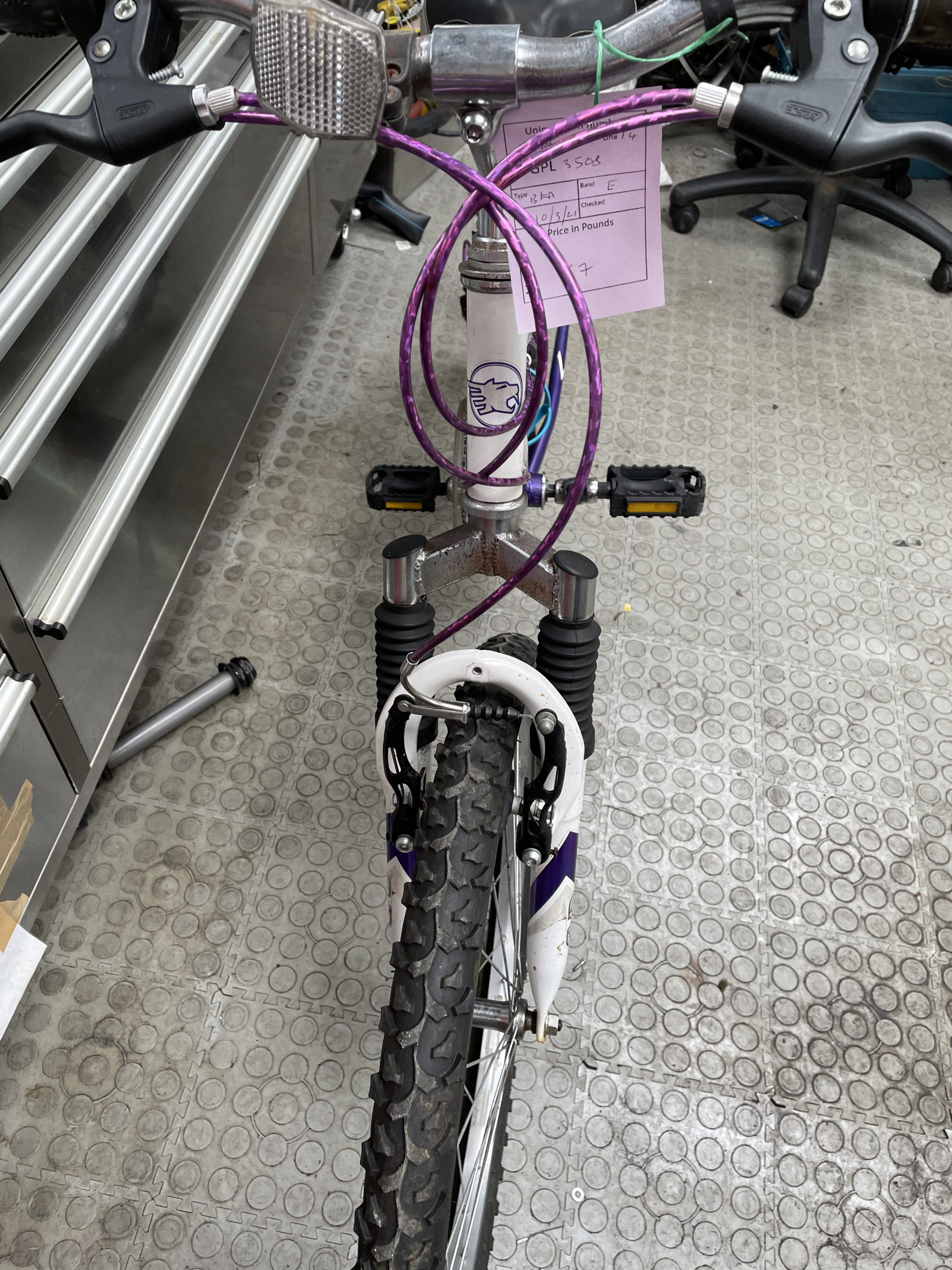 BIKE - SABRE ORCHID - USED DONATED & REFURBISHED ITEM - Image 4